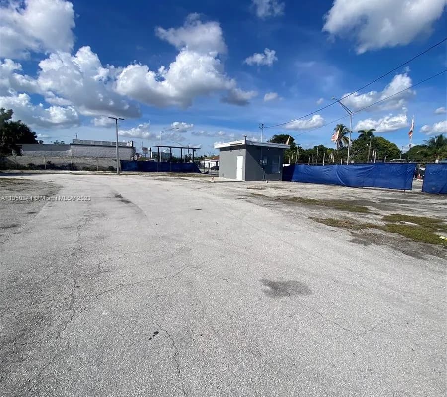 300 NW 79th St, Miami FL 33150