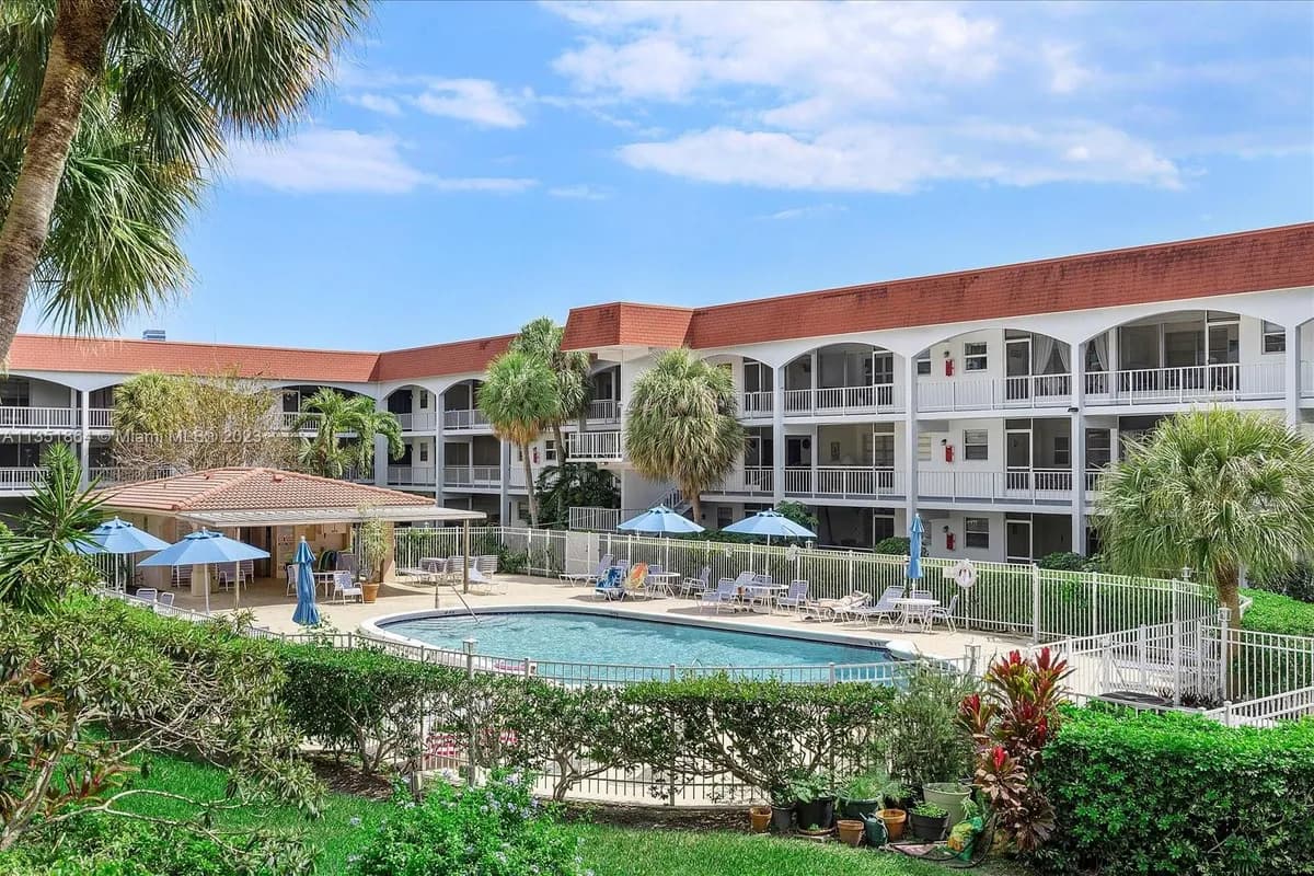 501 Blue Heron Dr # A, Hallandale Beach FL 33009