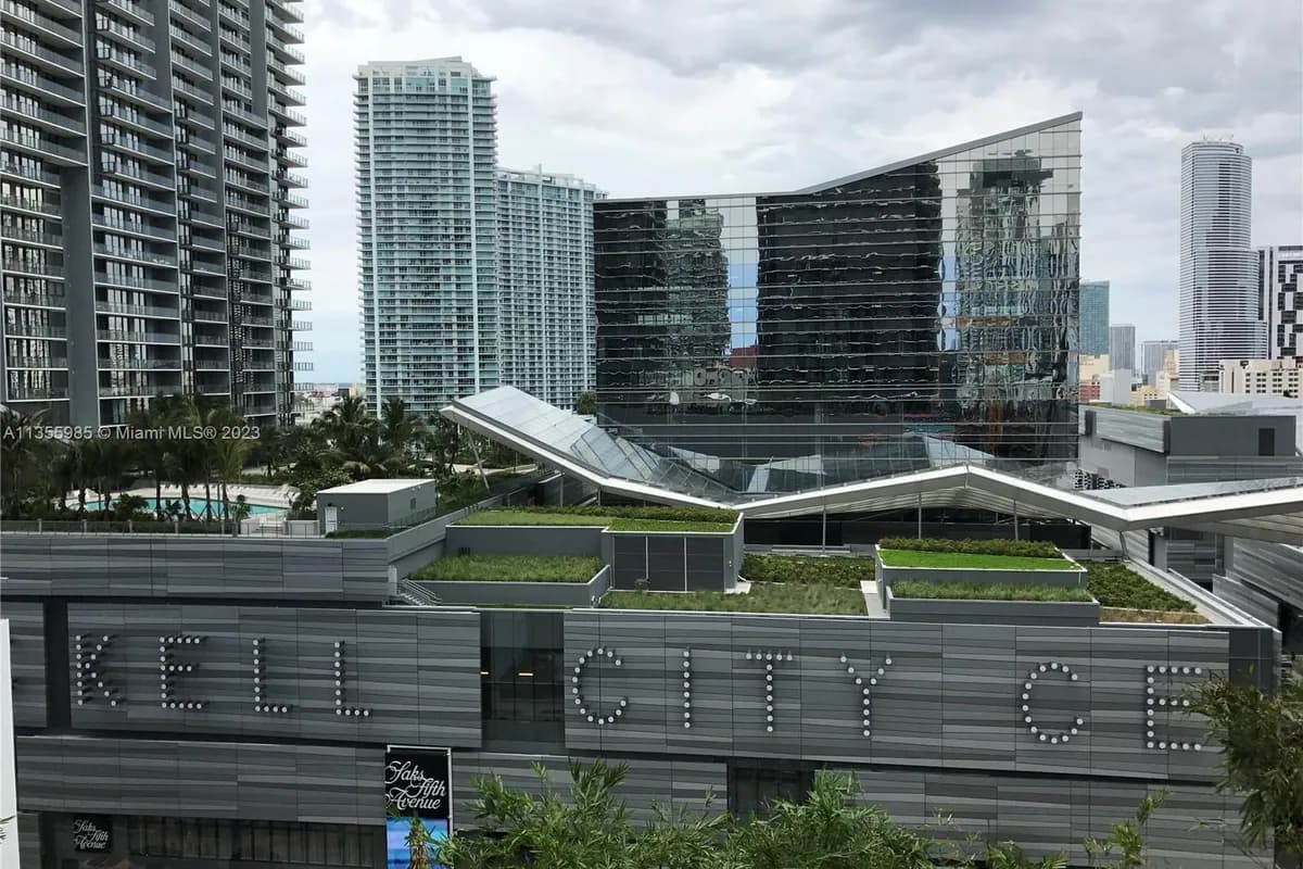 45 SW 9th St # 1109, Miami FL 33130