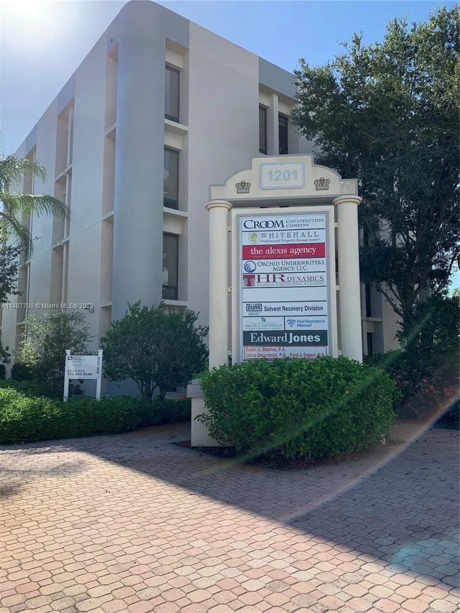 1201 19th Pl, FL 32960