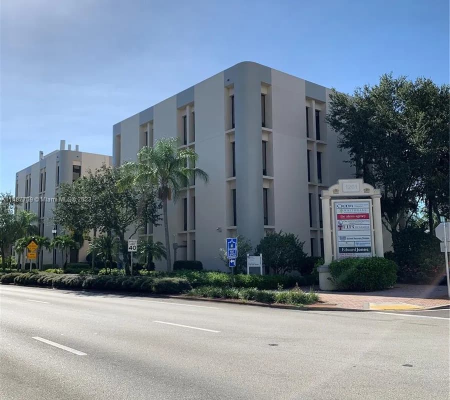 1201 19th Pl, FL 32960