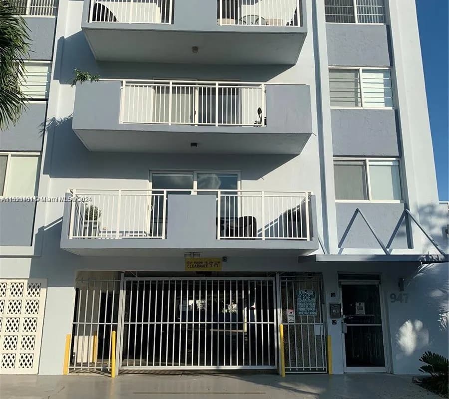 947 Lenox Ave # 204, Miami Beach FL 33139