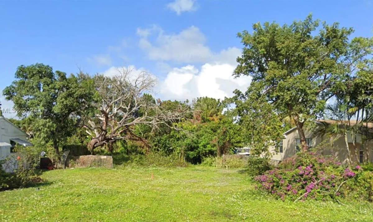 2205 Coolidge St, Hollywood FL 33020