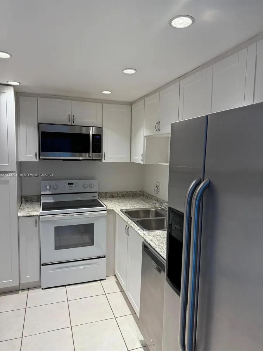 400 Kings Point Dr # 719, Sunny Isles Beach FL 33160