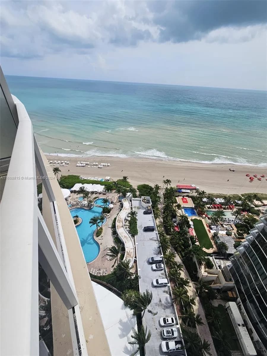 1 bath for sale at 18001 Collins Ave # 2112, Sunny Isles Beach FL 33160