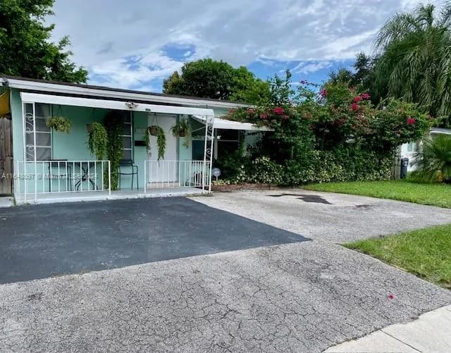 6761 Sheridan St, Hollywood FL 33024