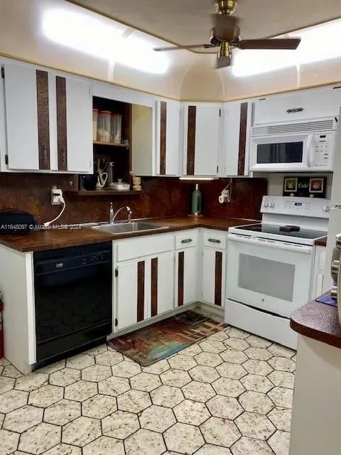 6761 Sheridan St, Hollywood FL 33024