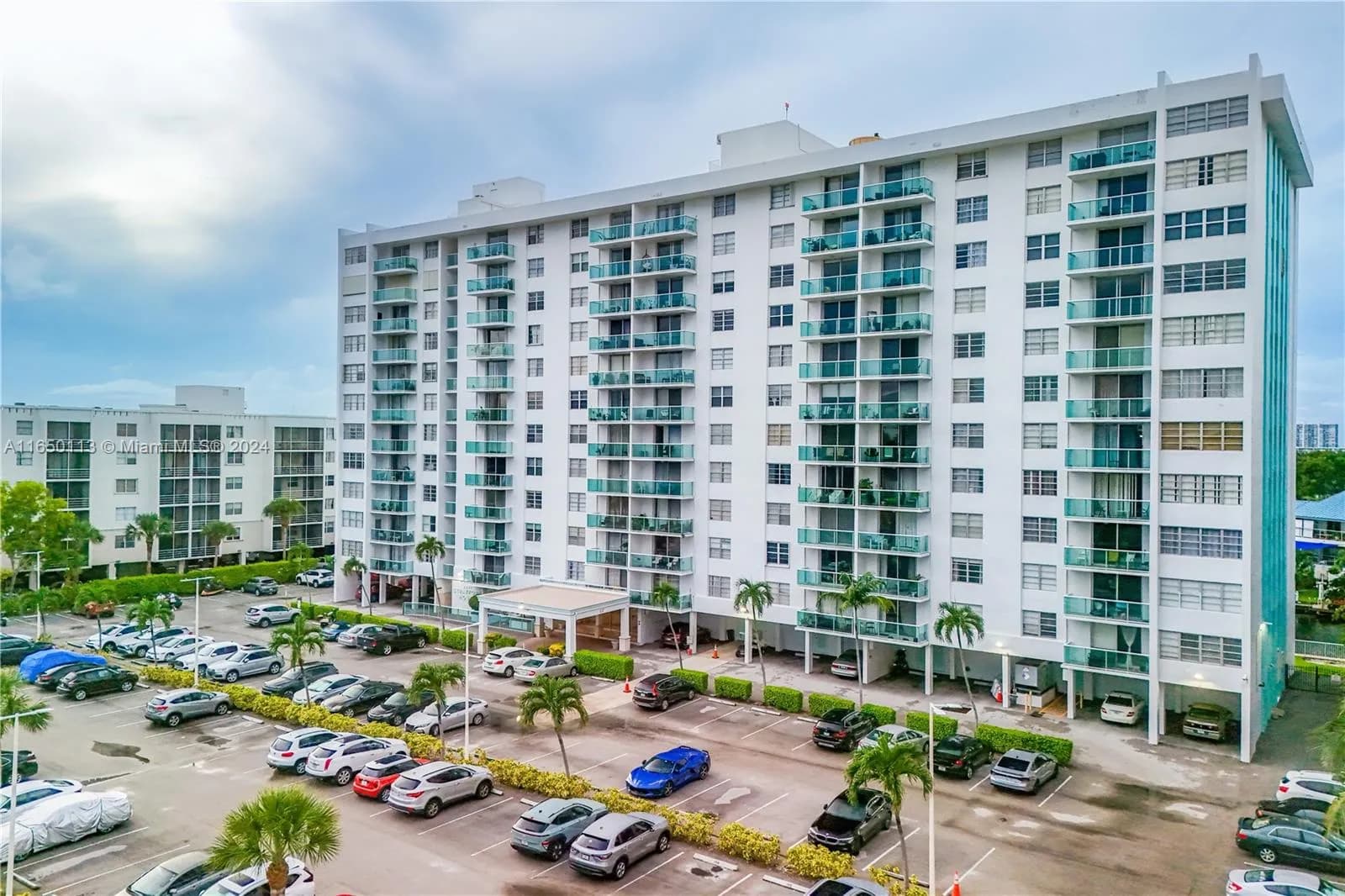 1 bedroom 1 bath for sale at 2841 NE 163rd St # 704, North Miami Beach FL 33160