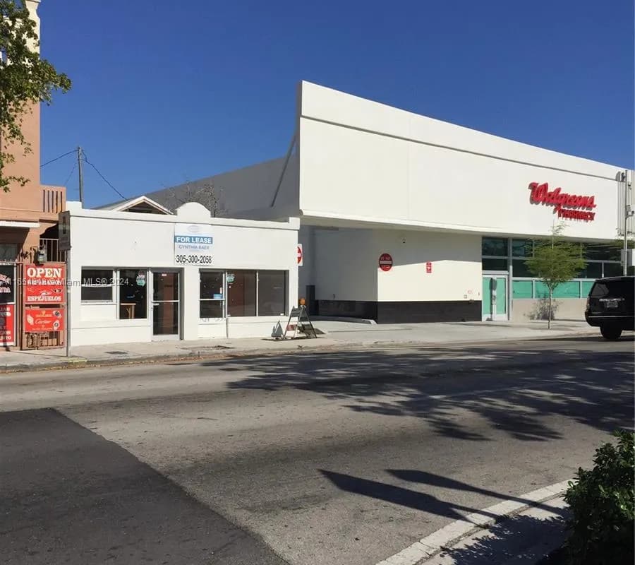 817 SW 8th St, Miami FL 33130