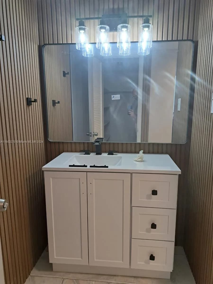 18061 Biscayne Blvd # 702, Aventura FL 33160