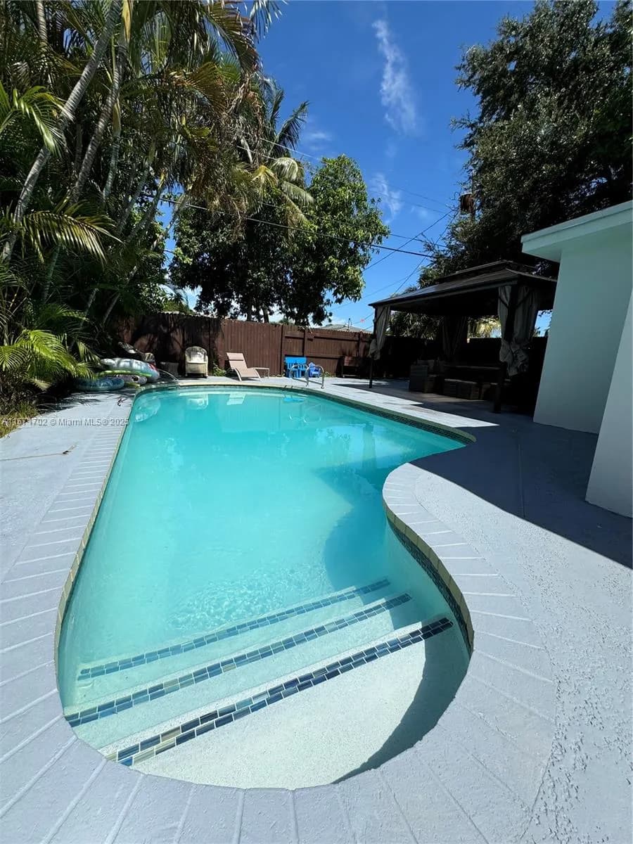 3 bedroom 2 bath for sale at 1829 NE 176th St, North Miami Beach FL 33162