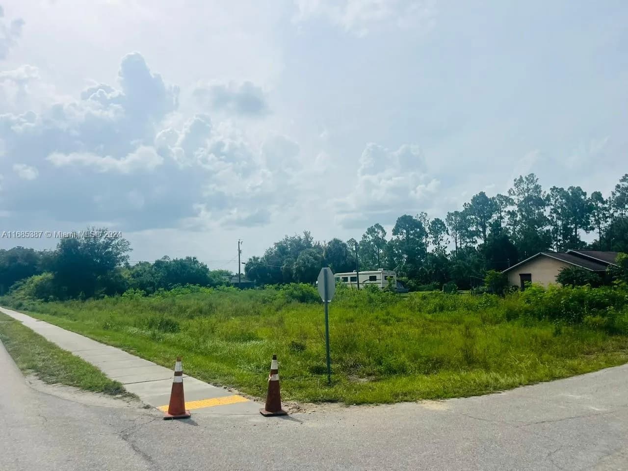 601 Lake Ave, Lehigh Acres FL 33972