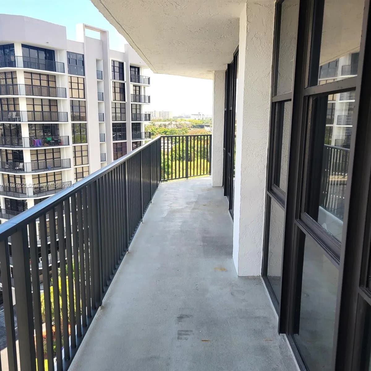 800 Parkview Dr # 930, Hallandale Beach FL 33009