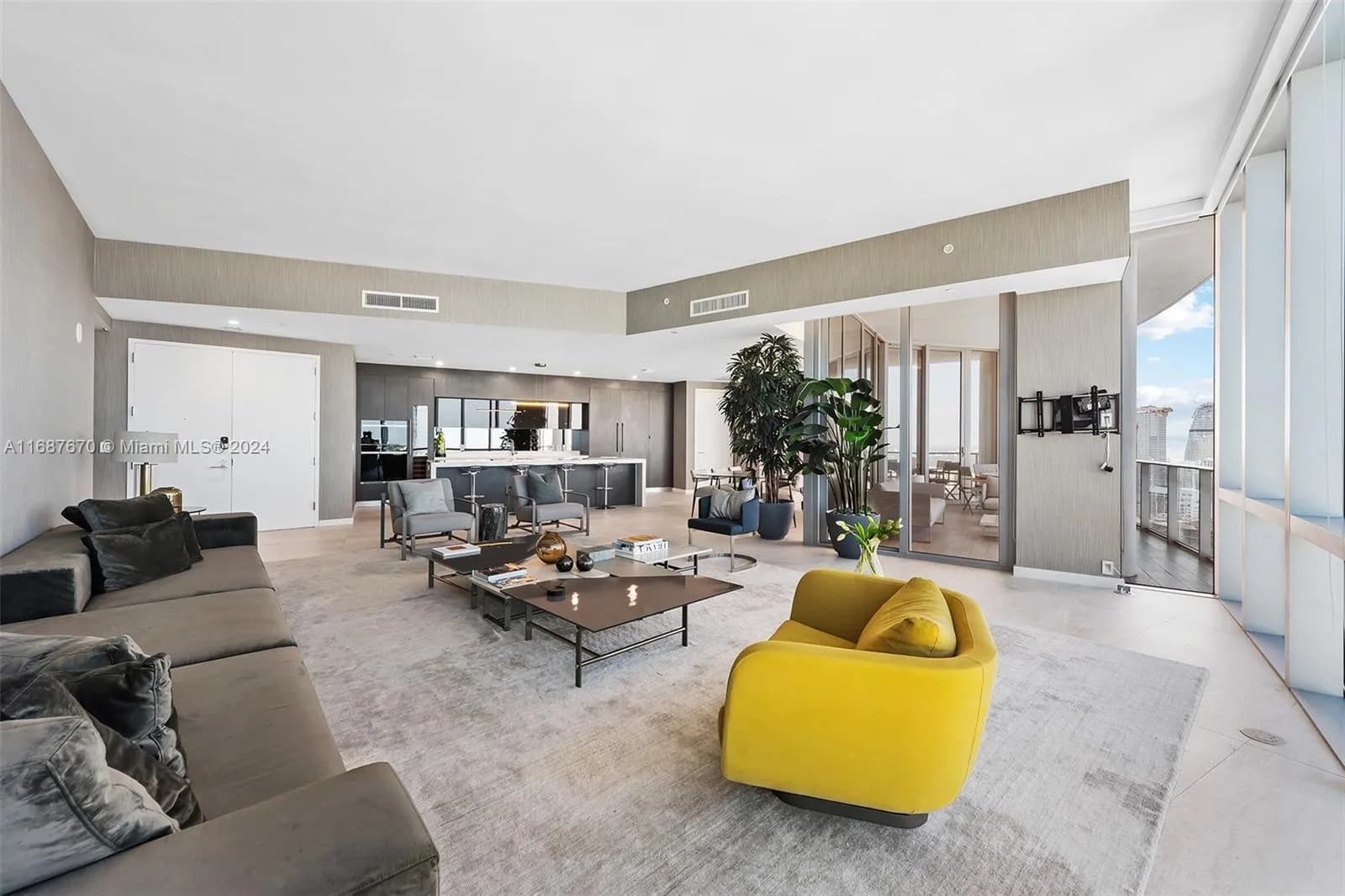 851 NE 1st Ave # 5112, Miami FL 33132