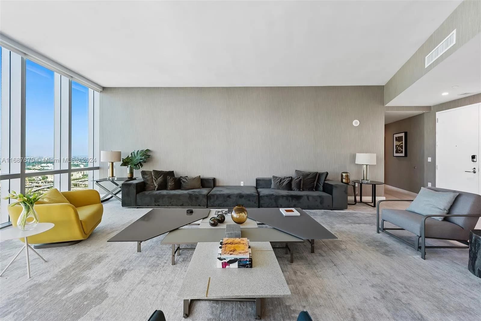 851 NE 1st Ave # 5112, Miami FL 33132