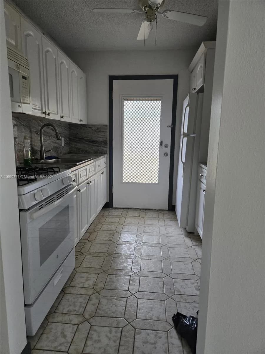 160 NE 203rd Ter # 18, Miami Gardens FL 33179