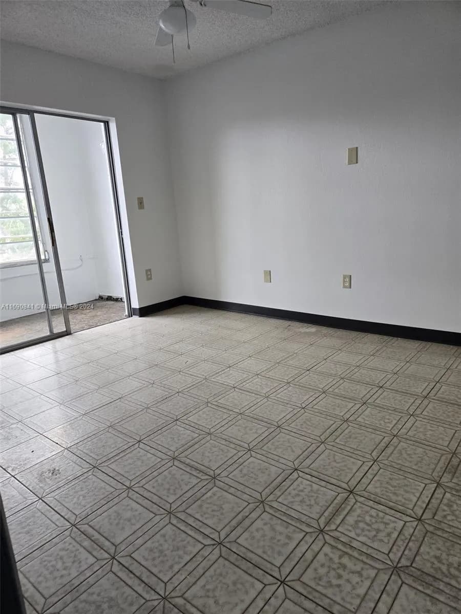 160 NE 203rd Ter # 18, Miami Gardens FL 33179