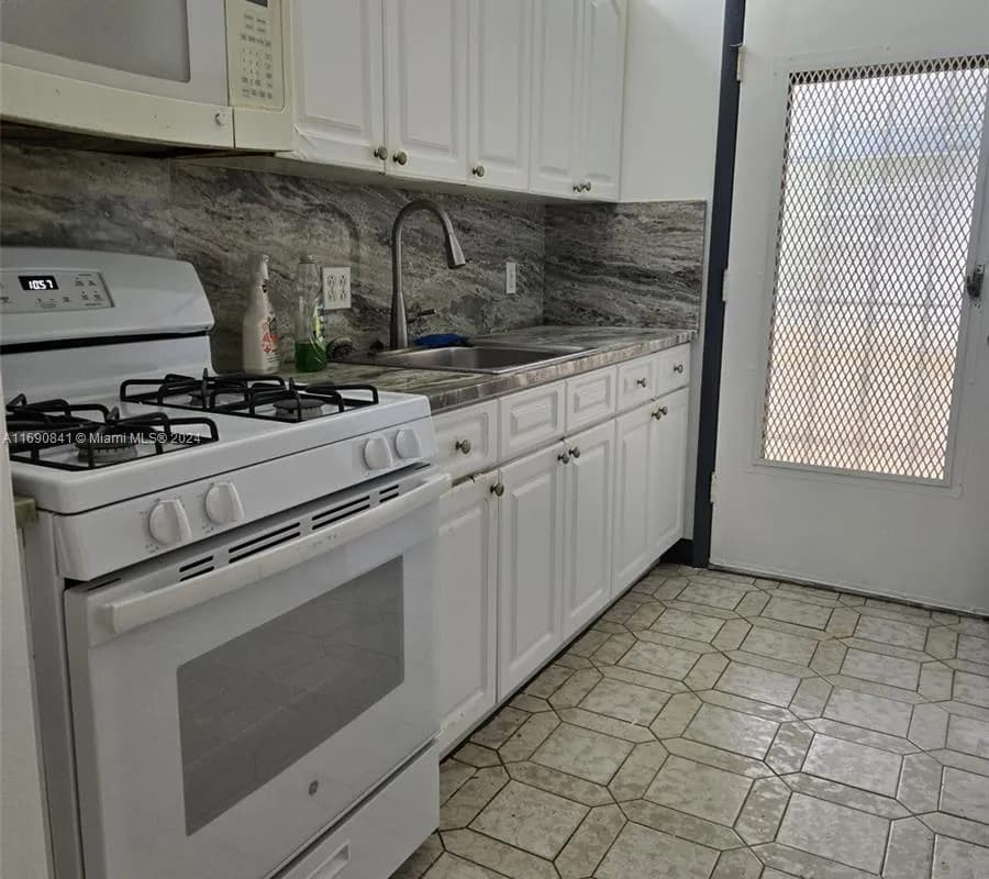 160 NE 203rd Ter # 18, Miami Gardens FL 33179