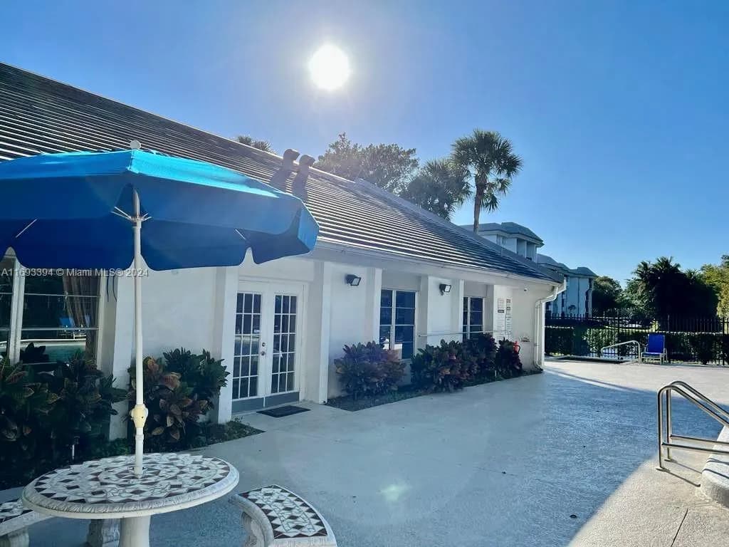 721 N Pine Island Rd # 213, Plantation FL 33324