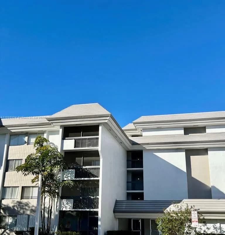 721 N Pine Island Rd # 213, Plantation FL 33324