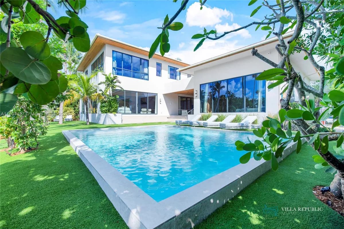 1200 NE 87th St, Miami FL 33138