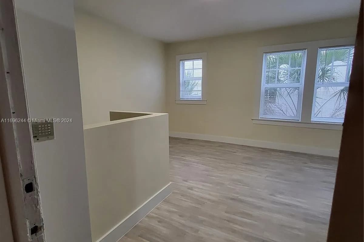 536 14th St # 301, Miami Beach FL 33139