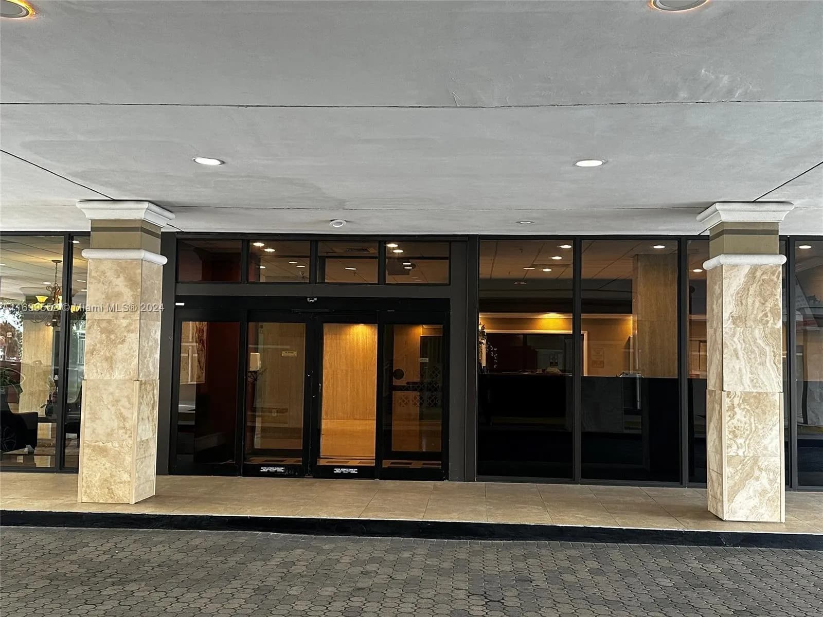 400 Kings Point Dr # 430, Sunny Isles Beach FL 33160