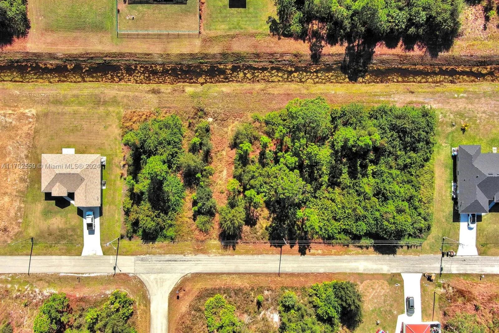 844 Carbon St E, Lehigh Acres FL 33974