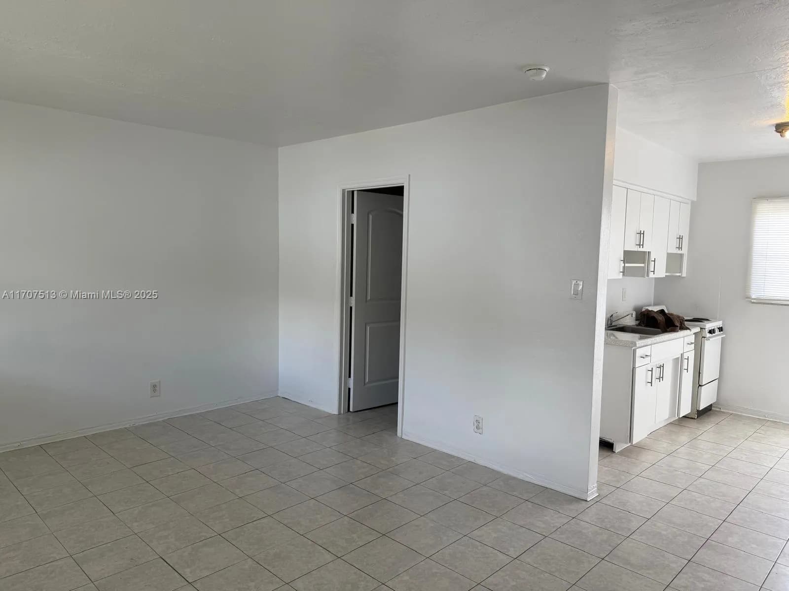 319 NE 2nd ST, Hallandale Beach FL 33009