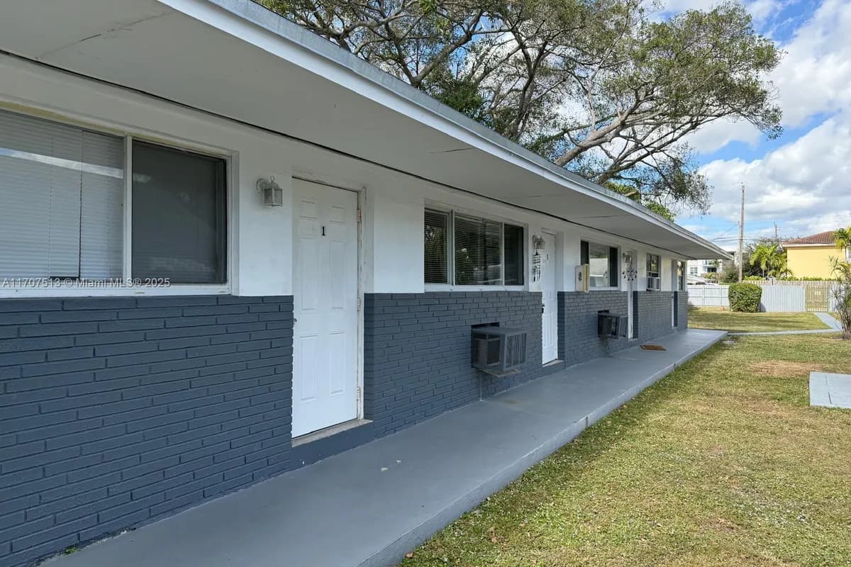 319 NE 2nd ST, Hallandale Beach FL 33009