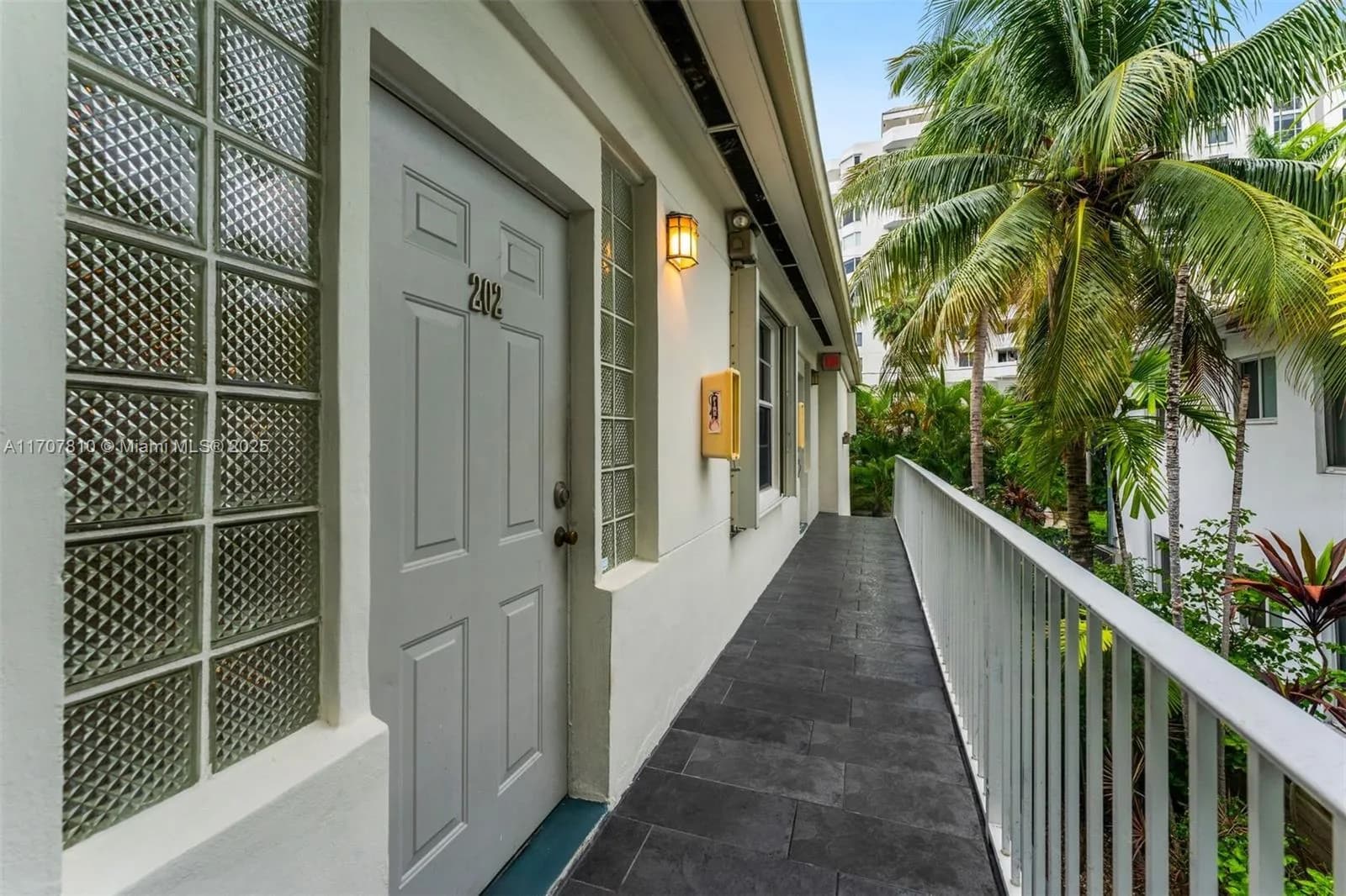 1622 Bay Rd, Miami Beach FL 33139