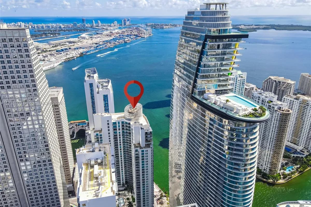 300 S Biscayne Blvd # 1802, Miami FL 33131
