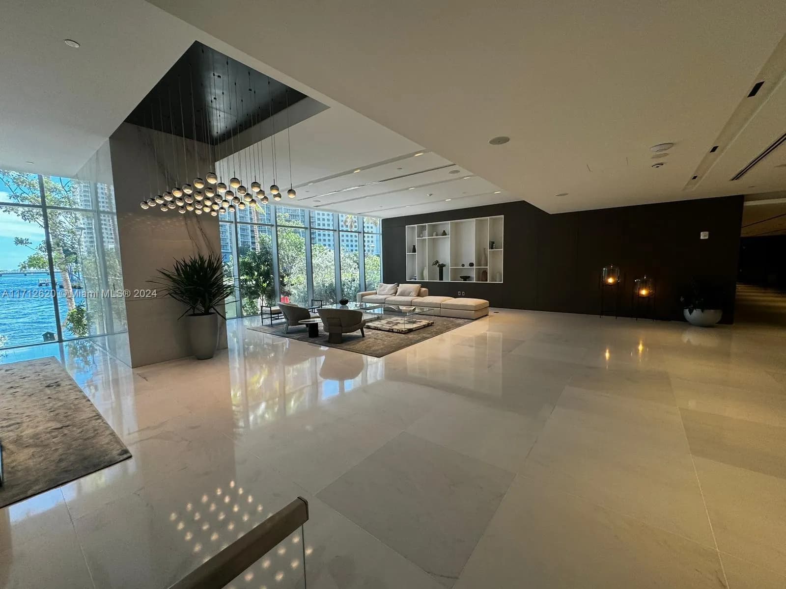 300 Biscayne Boulevard Way # 1806, Miami FL 33131