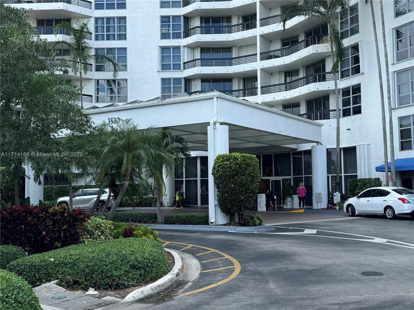 3530 Mystic Pointe Dr, Aventura FL 33180