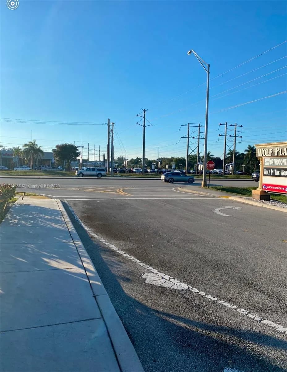 5360 S University Dr, Davie FL 33328