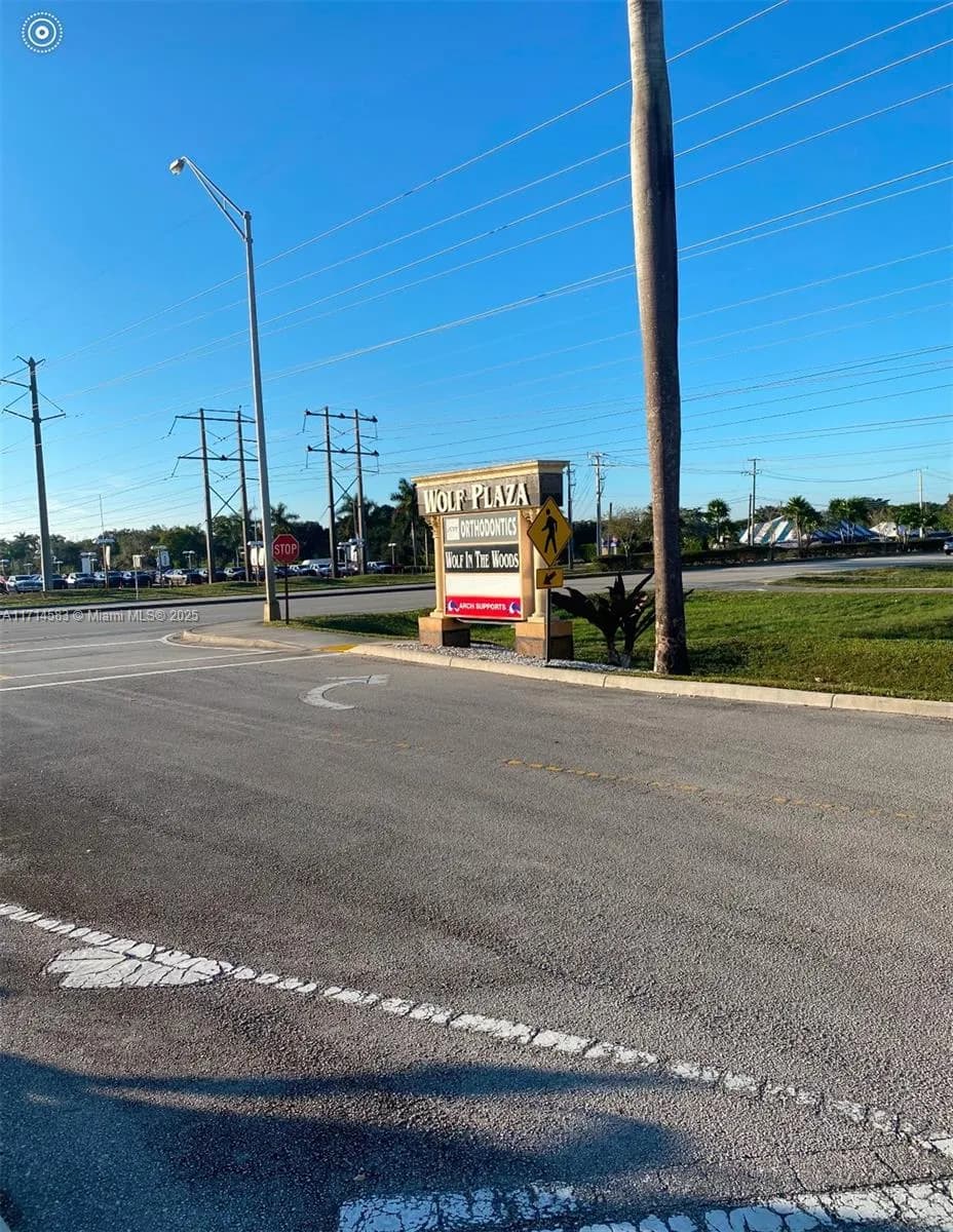 5360 S University Dr, Davie FL 33328