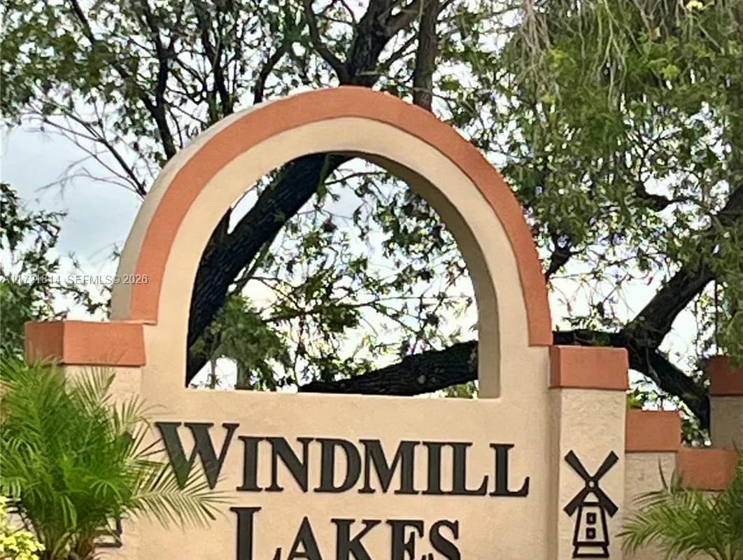 8710 SW 3rd St # 104, Pembroke Pines FL 33025