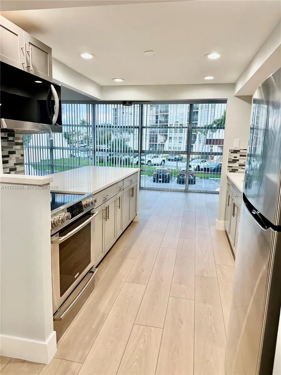 601 Three Islands Blvd # 217, Hallandale Beach FL 33009