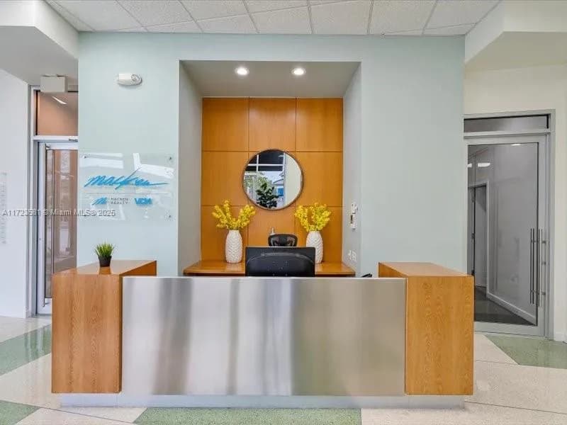 2404 Hollywood Blvd, Hollywood FL 33020