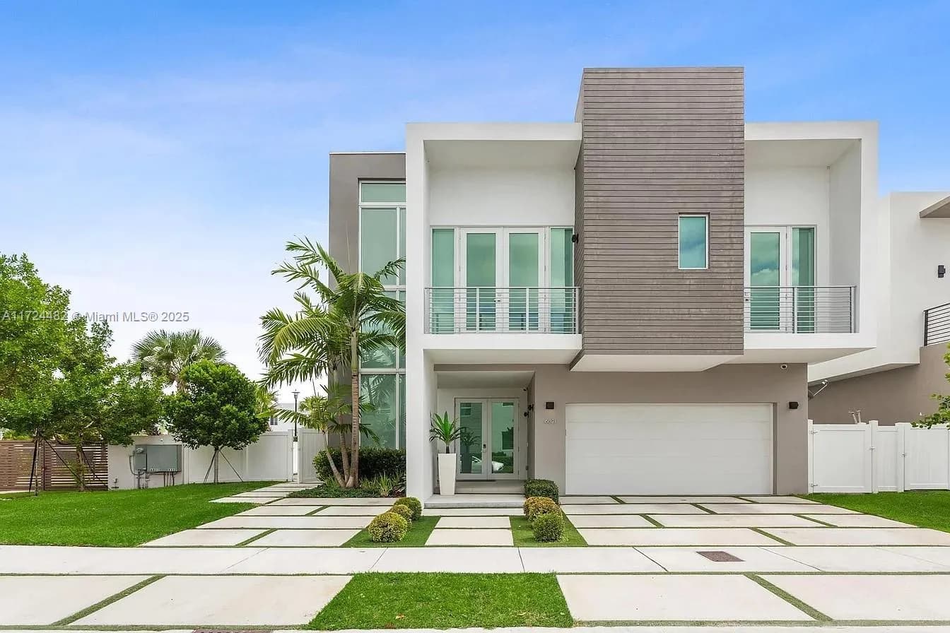 6821 NW 104th Ct, Doral FL 33178