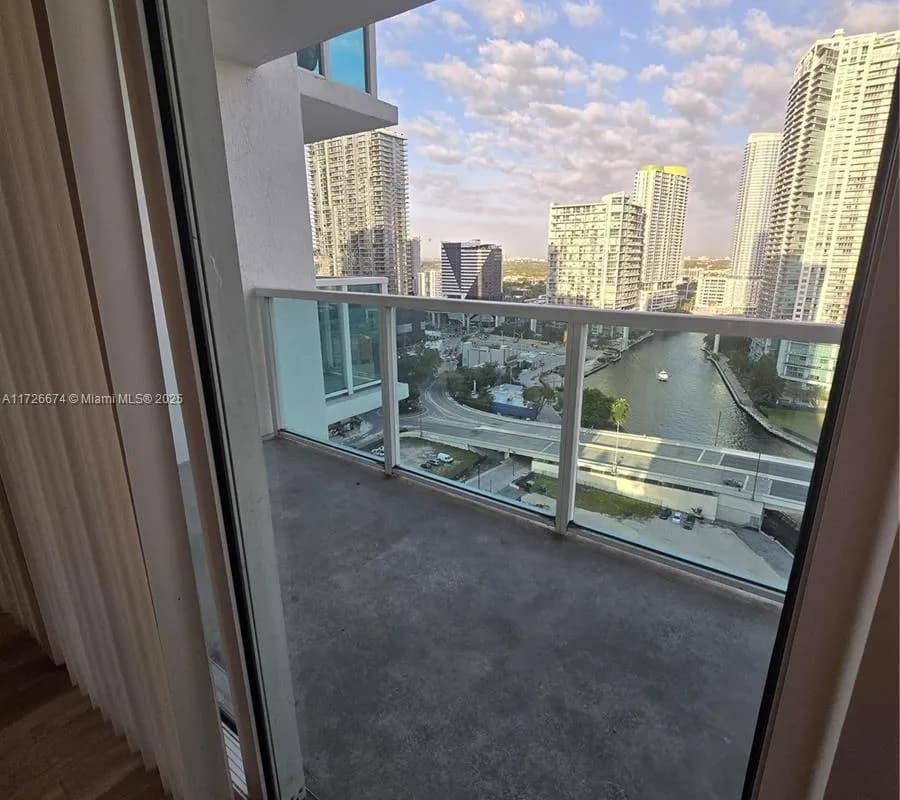 31 SE 5th St # 2409, Miami FL 33131