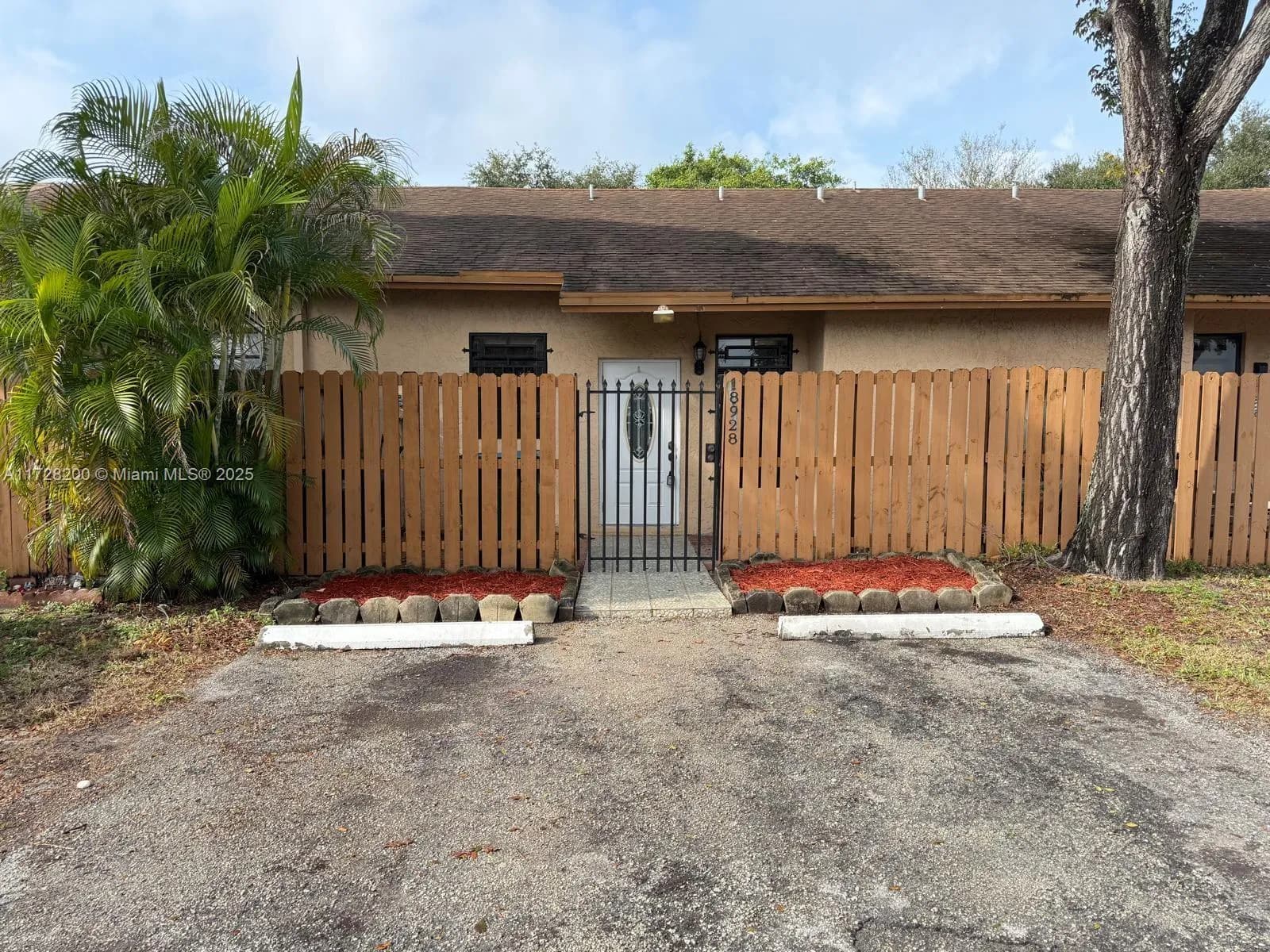 18928 NW 67th Pl # 0, Hialeah FL 33015