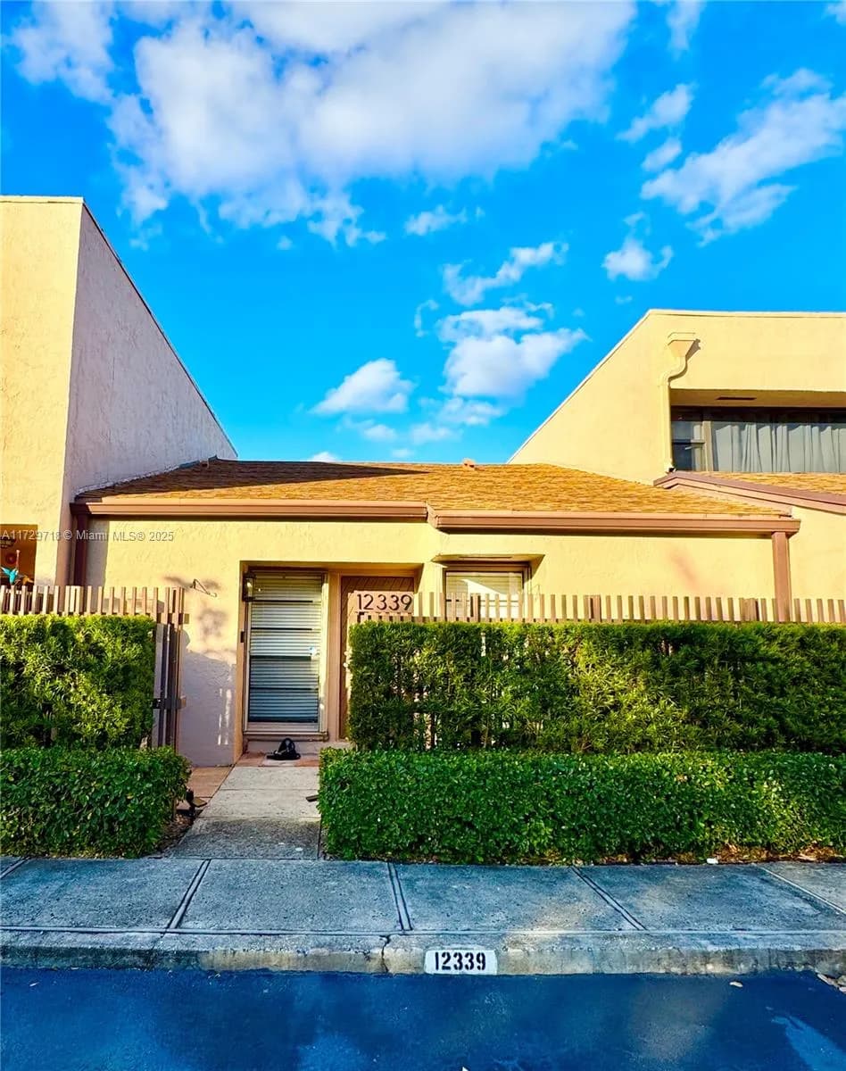12339 NW 11th Ct, Pembroke Pines FL 33026