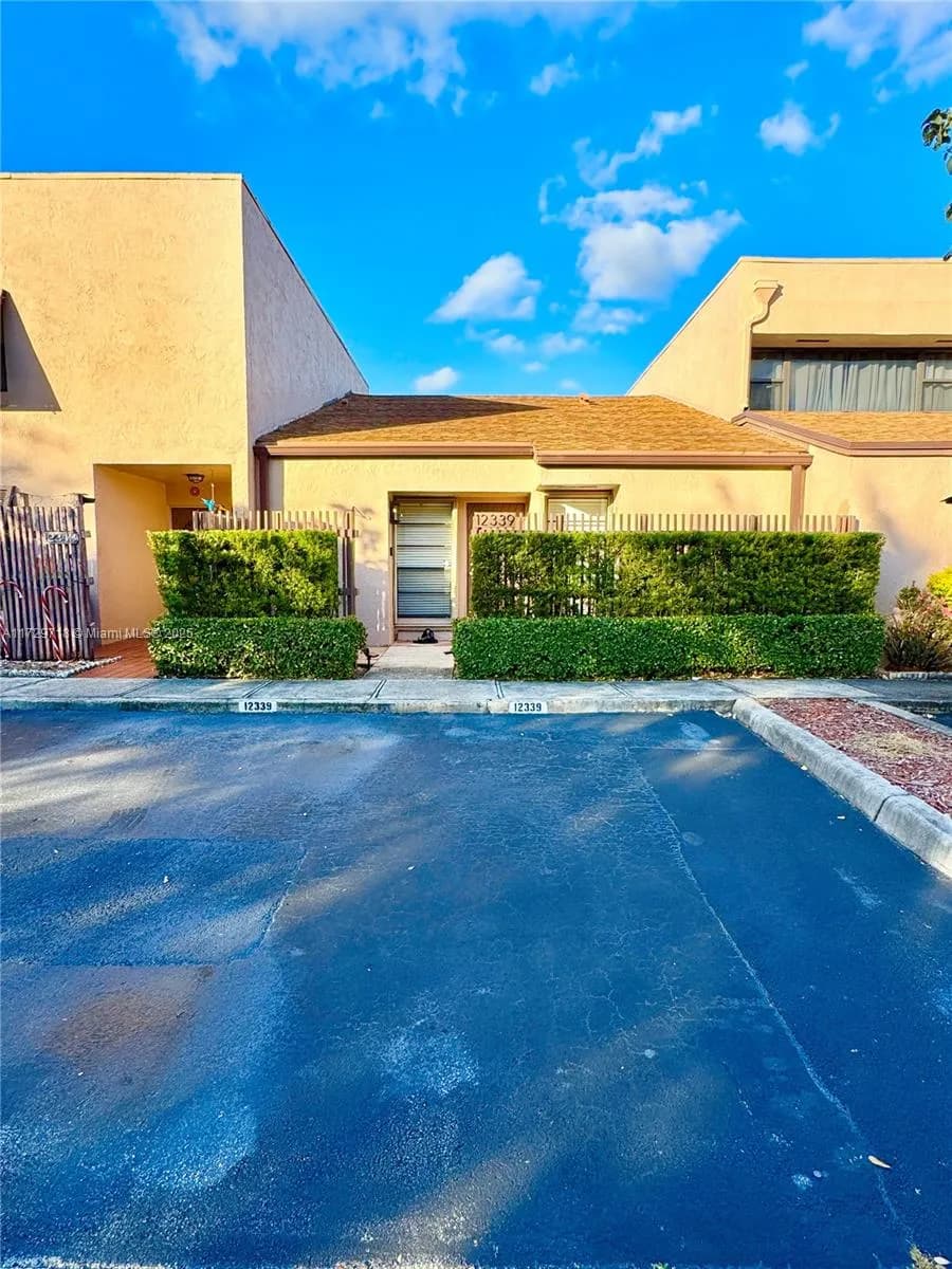 12339 NW 11th Ct, Pembroke Pines FL 33026
