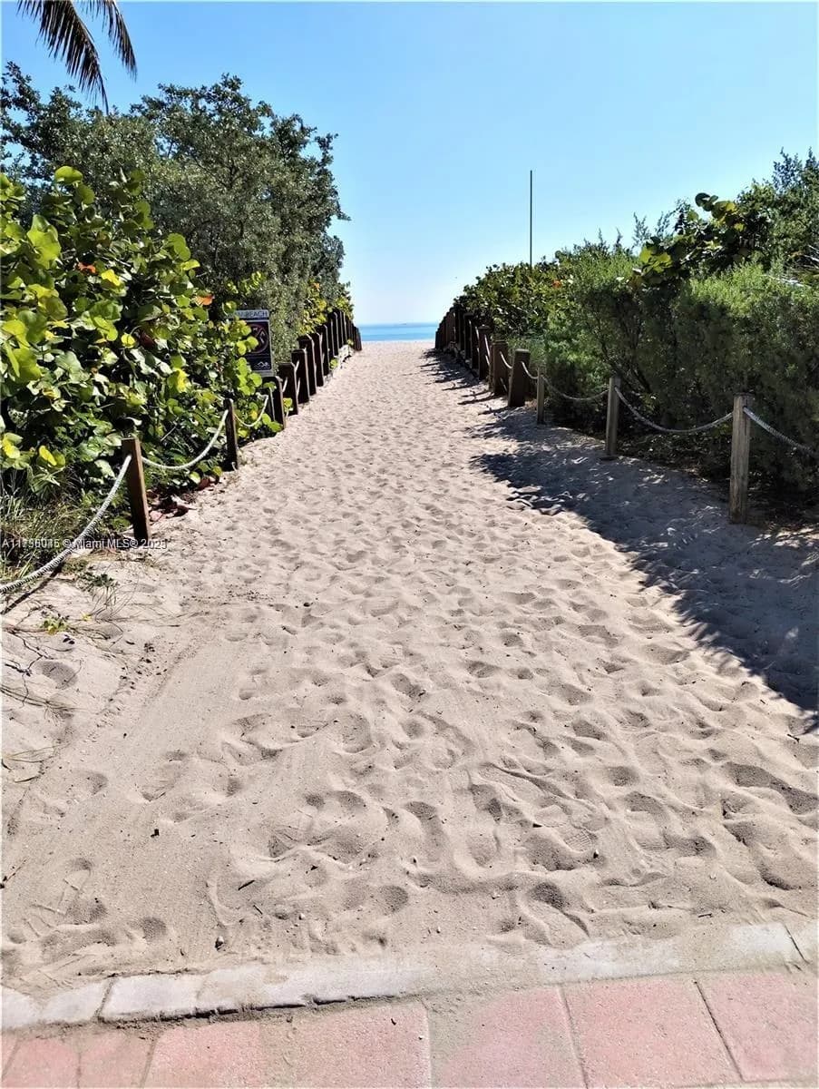 7135 Collins Ave # 1803, Miami Beach FL 33141