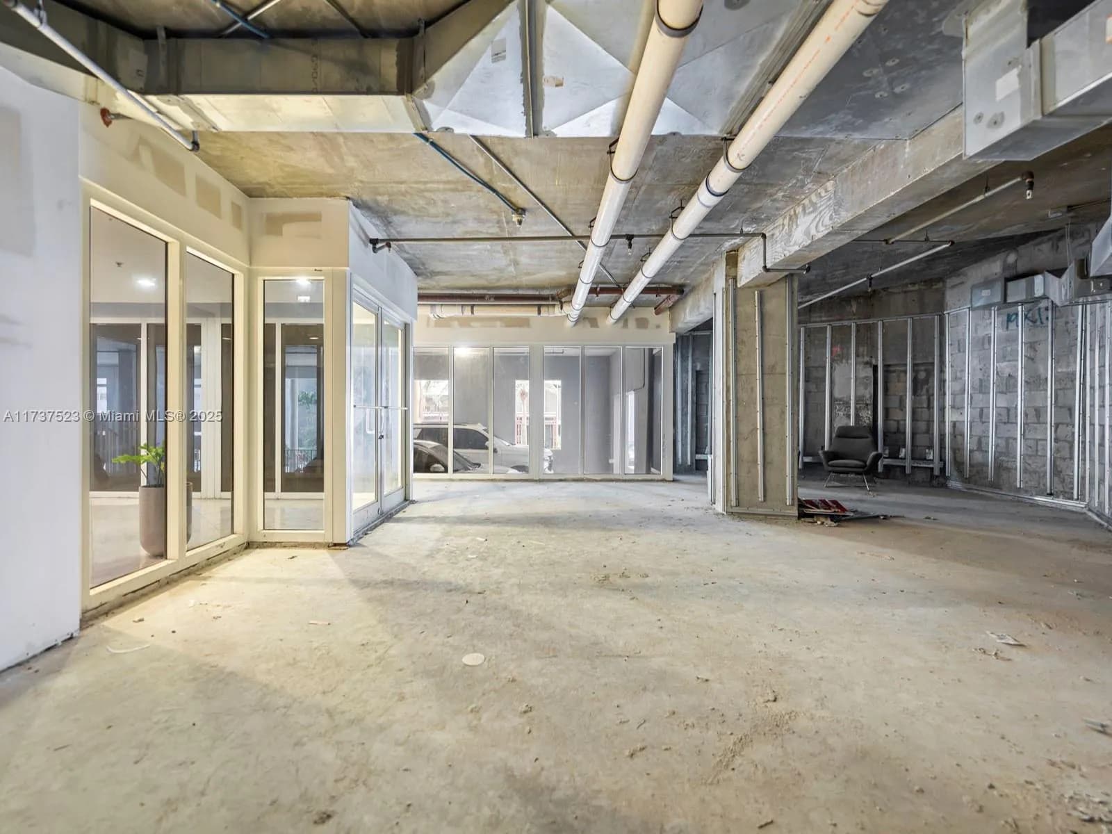 170 SE 14th St, Miami FL 33131