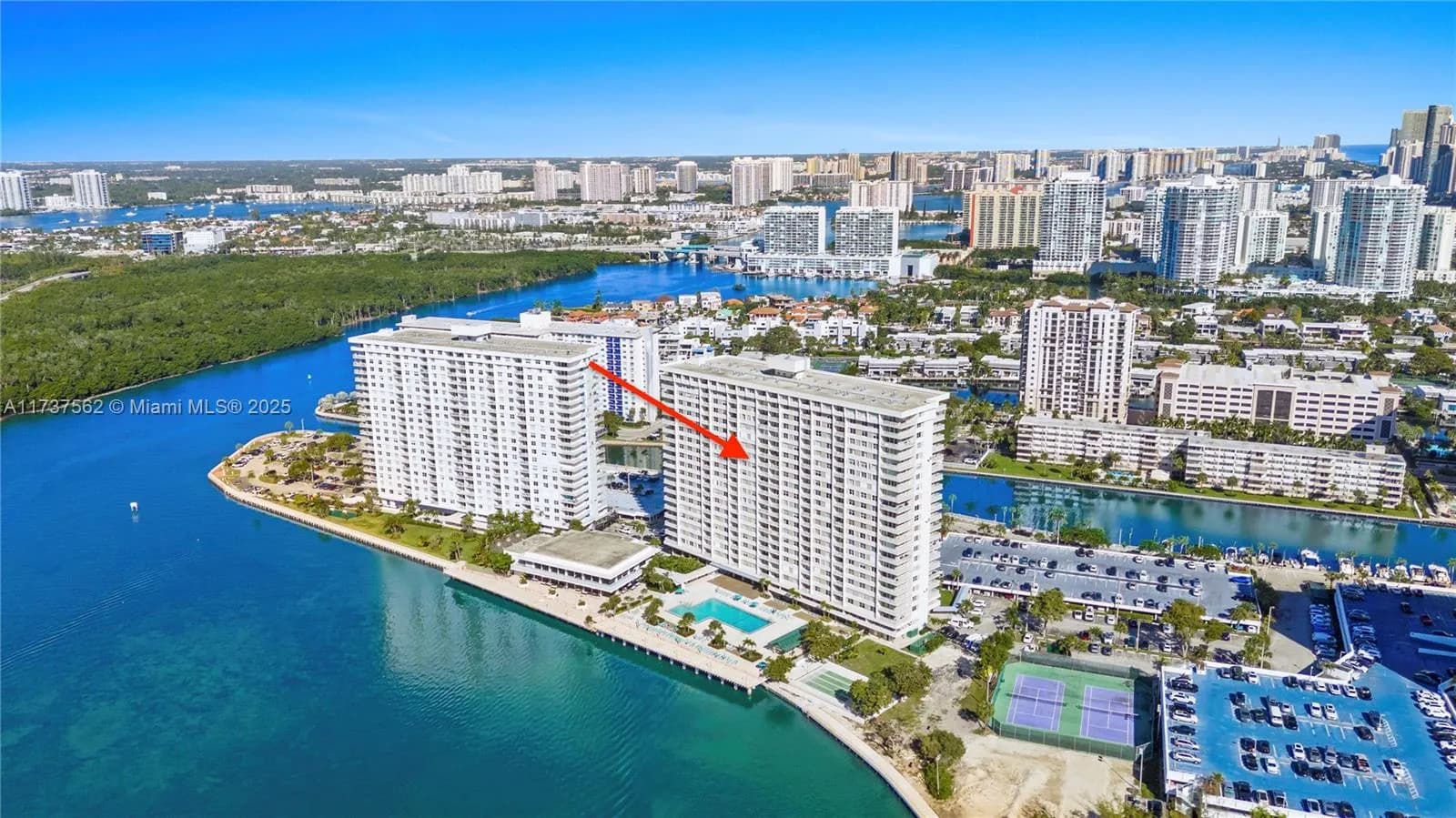 300 Bayview Dr # 1112, Sunny Isles Beach FL 33160