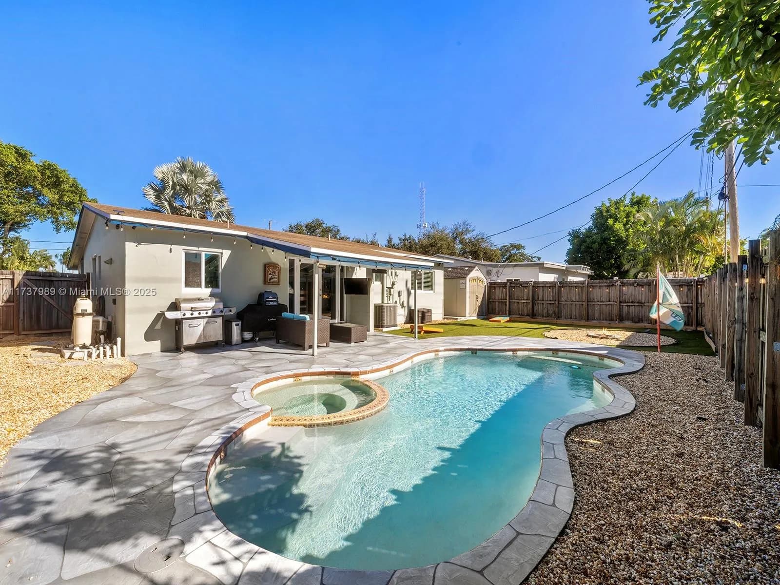 6960 Thomas St, Hollywood FL 33024