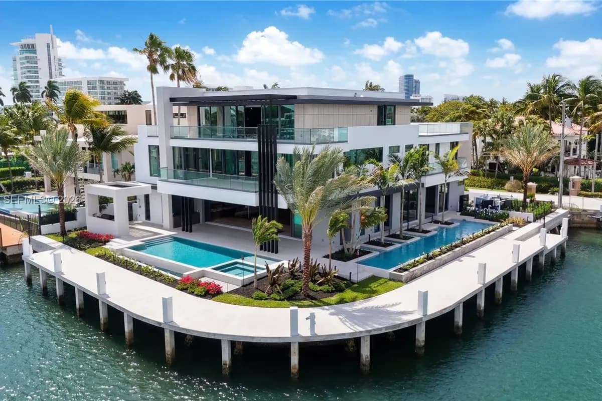 1400 W Lake Dr, Fort Lauderdale FL 33316