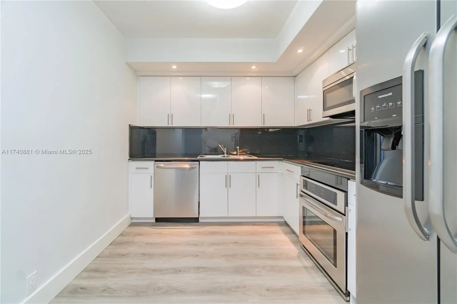 3530 Mystic Pointe Dr # 1513, Aventura FL 33180